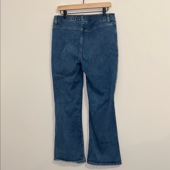 Aerie Light Wash Elastic Waist Flare Leg Jeans - Large - Picture 4 of 10